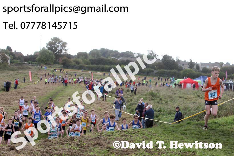 Boys under-15s Start Fitness North Eastern Harriers League, Wrekenton, Gateshead. Photo:  David T. Hewitson/Sports for All Pics